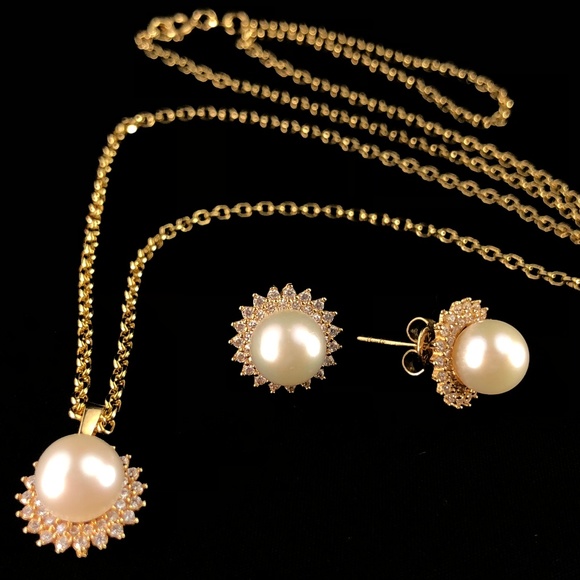 Jewelry - SET Authentic 18K Necklace w/pendant and Earings